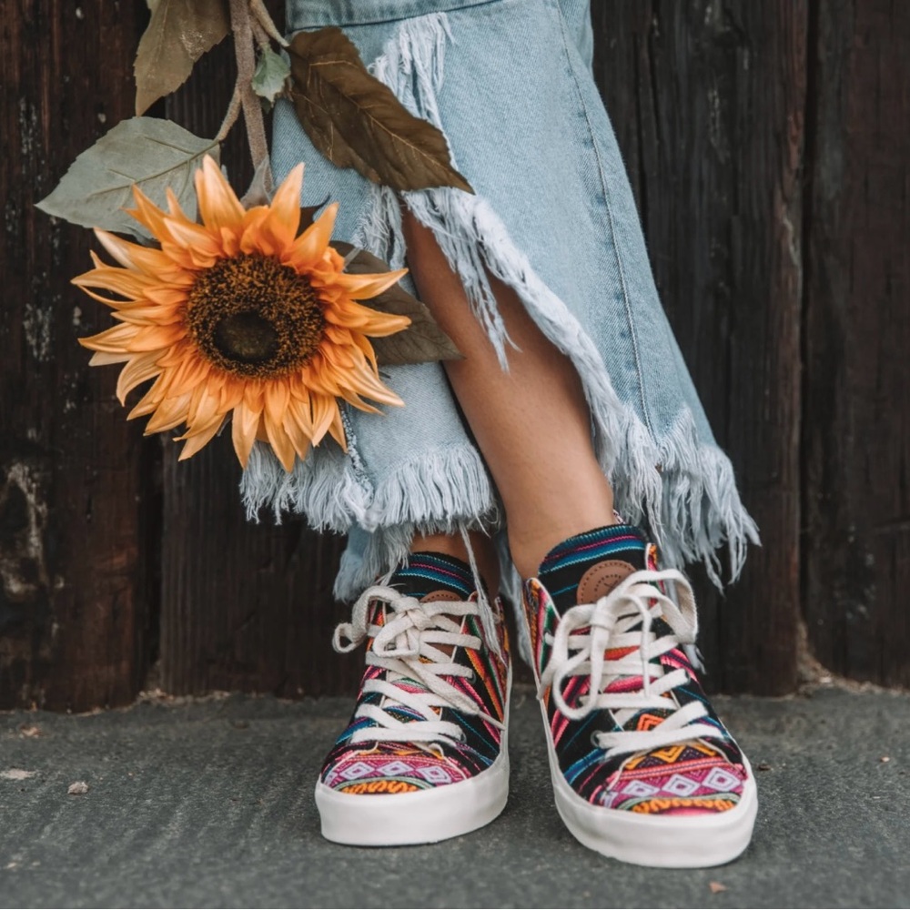 COPY - Inkkas Black Spectrum Low Top